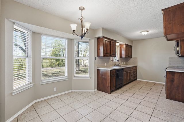 2026 Pebblecreek Drive, Cleburne, TX 76033