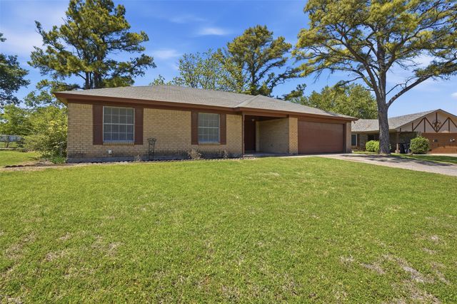 2026 Pebblecreek Drive, Cleburne, TX 76033