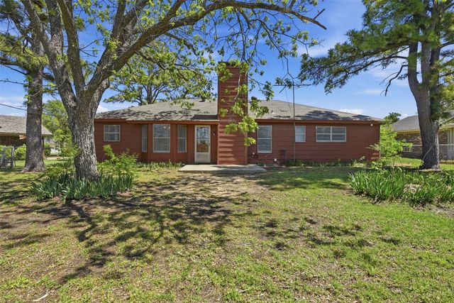 2026 Pebblecreek Drive, Cleburne, TX 76033