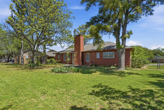 2026 Pebblecreek Drive, Cleburne, TX 76033