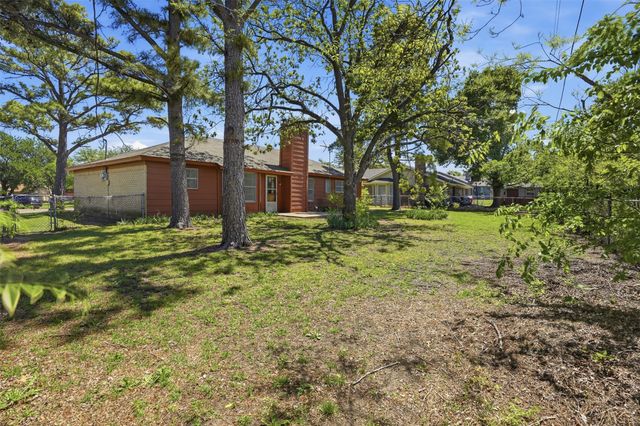 2026 Pebblecreek Drive, Cleburne, TX 76033
