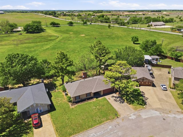 2026 Pebblecreek Drive, Cleburne, TX 76033