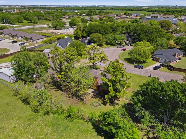 2026 Pebblecreek Drive, Cleburne, TX 76033