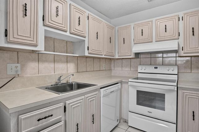 20923 Sedgewick Drive 386, Boca Raton, FL 33433