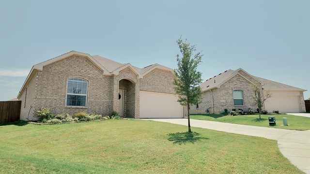 319 Sedalia Trail, Justin, TX 76247