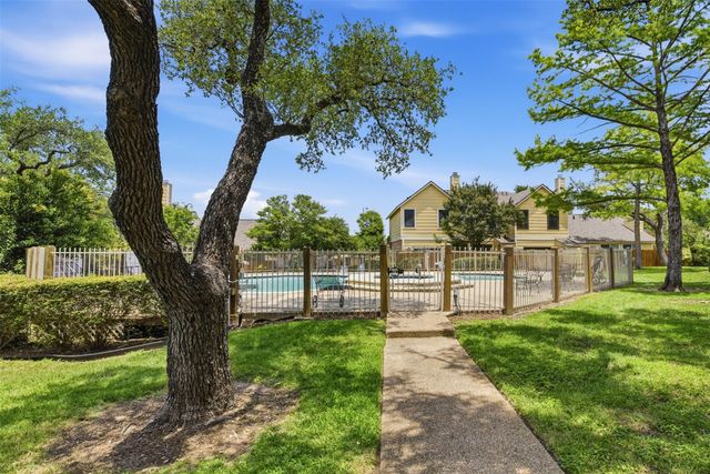 11901 Swearingen DR 24, Austin, TX 78758