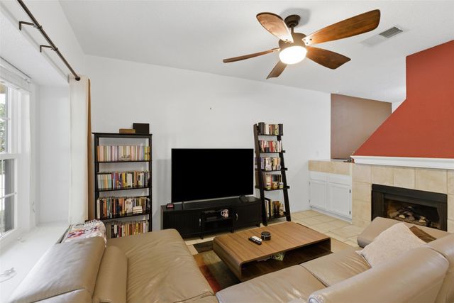 11901 Swearingen DR 24, Austin, TX 78758