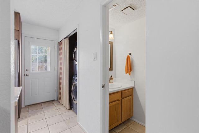 11901 Swearingen DR 24, Austin, TX 78758