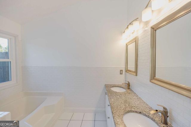 5790 Newberry Point Drive, Flowery Branch, GA 30542