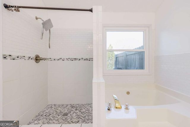 5790 Newberry Point Drive, Flowery Branch, GA 30542