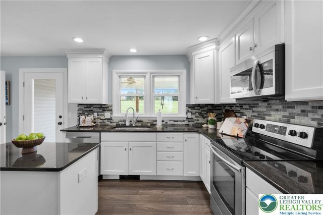 2715 Swanson Street, Palmer Twp, PA 18045