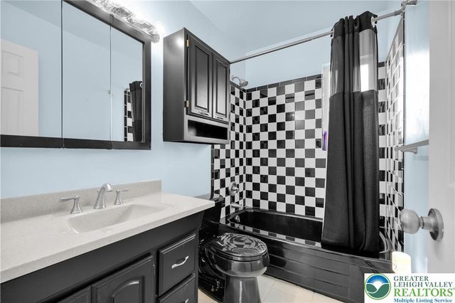 2715 Swanson Street, Palmer Twp, PA 18045
