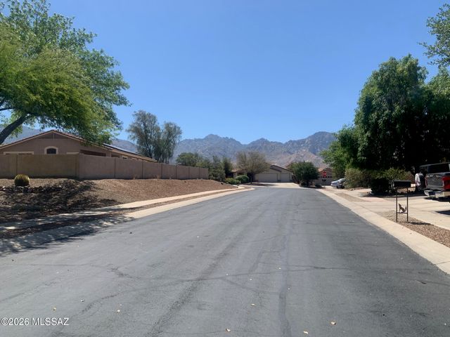 2514 E Petroglyph Lane, Oro Valley, AZ 85755