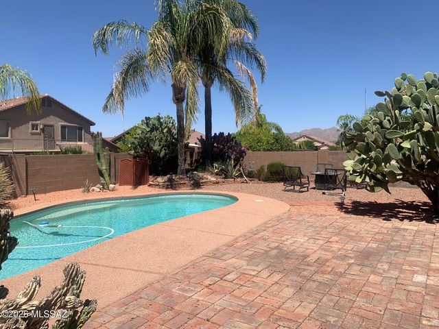 2514 E Petroglyph Lane, Oro Valley, AZ 85755
