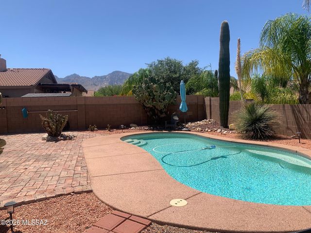 2514 E Petroglyph Lane, Oro Valley, AZ 85755