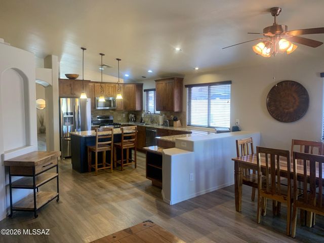 2514 E Petroglyph Lane, Oro Valley, AZ 85755