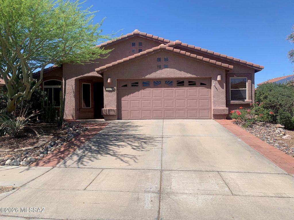 2514 E Petroglyph Lane, Oro Valley, AZ 85755