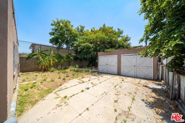 3030 W 12th Place, Los Angeles, CA 90006