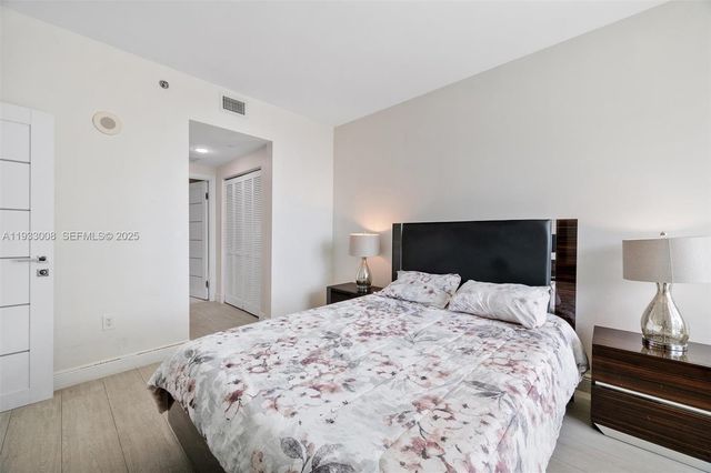 951 Brickell Ave 1806, Miami, FL 33131