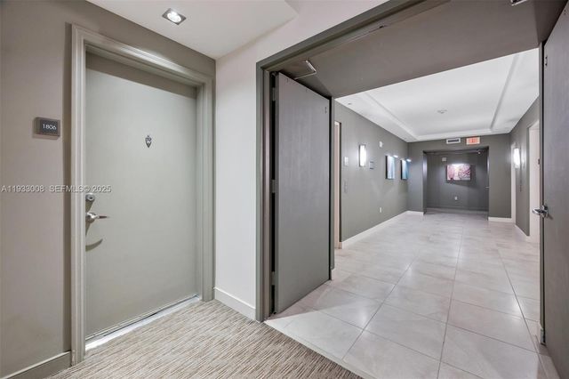 951 Brickell Ave 1806, Miami, FL 33131