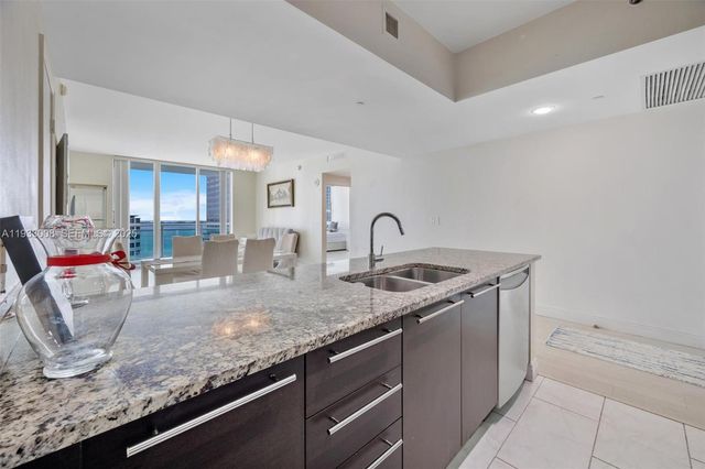 951 Brickell Ave 1806, Miami, FL 33131