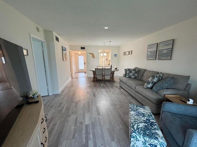 33 Abbey Lane 106, Delray Beach, FL 33446