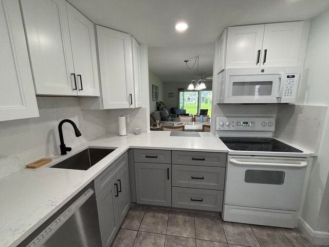 33 Abbey Lane 106, Delray Beach, FL 33446