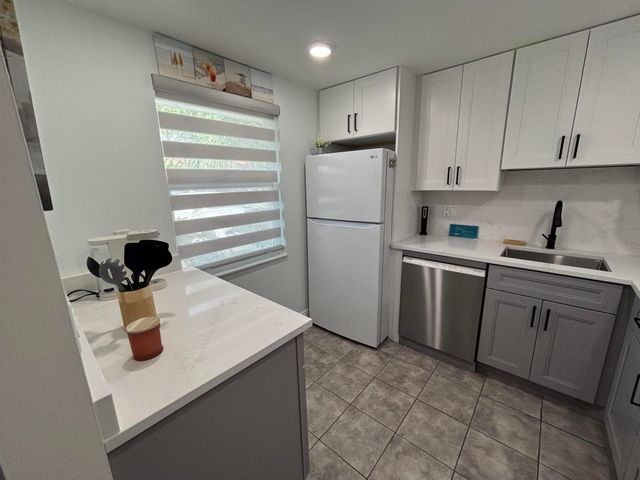 33 Abbey Lane 106, Delray Beach, FL 33446