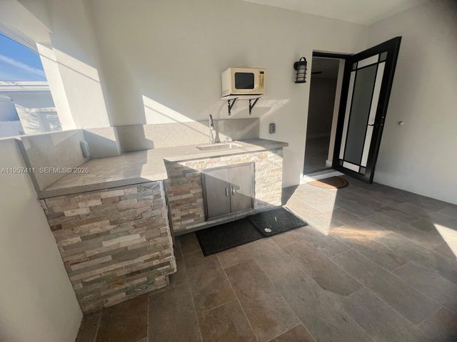 2726 SW 19th Ter 2726, Miami, FL 33145