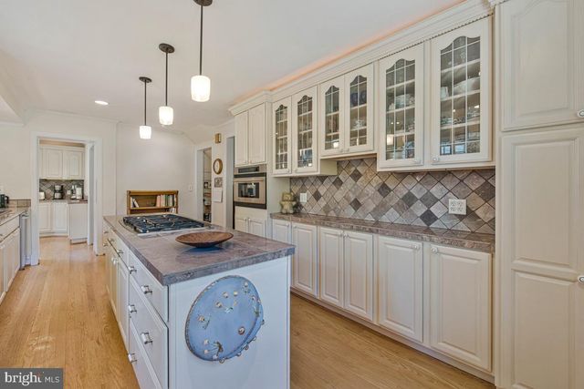 8519 HAZELWOOD DR, Bethesda, MD 20814