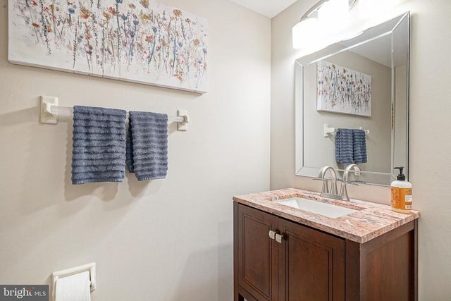50 STOKES RD, Mount Laurel, NJ 08054
