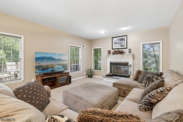 55 Sand Rd, Fairfield Twp., NJ 07004