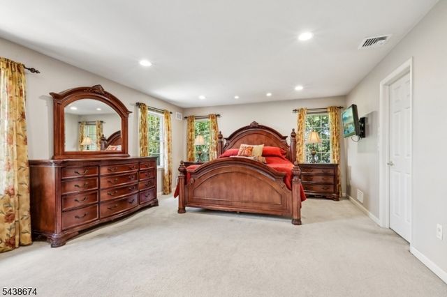 55 Sand Rd, Fairfield Twp., NJ 07004