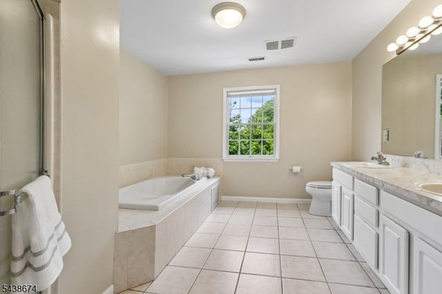 55 Sand Rd, Fairfield Twp., NJ 07004