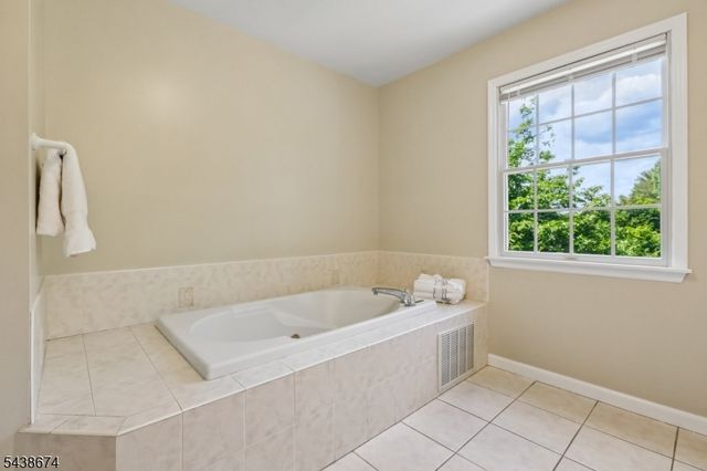 55 Sand Rd, Fairfield Twp., NJ 07004