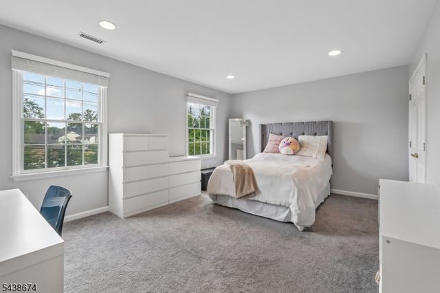 55 Sand Rd, Fairfield Twp., NJ 07004