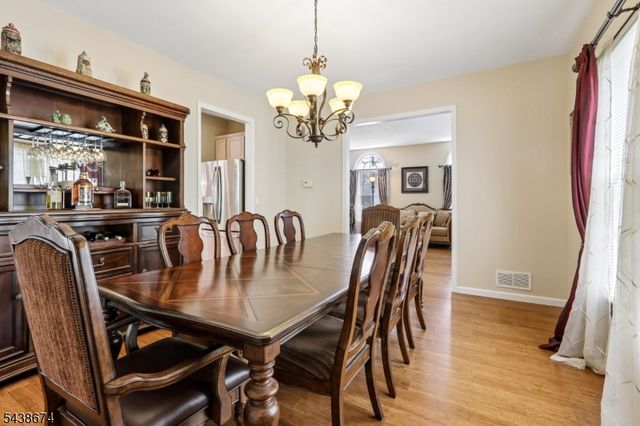 55 Sand Rd, Fairfield Twp., NJ 07004