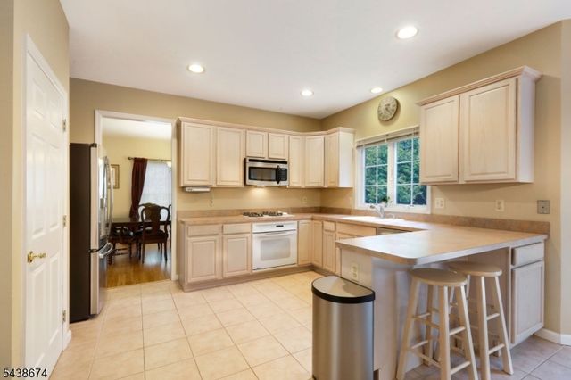 55 Sand Rd, Fairfield Twp., NJ 07004