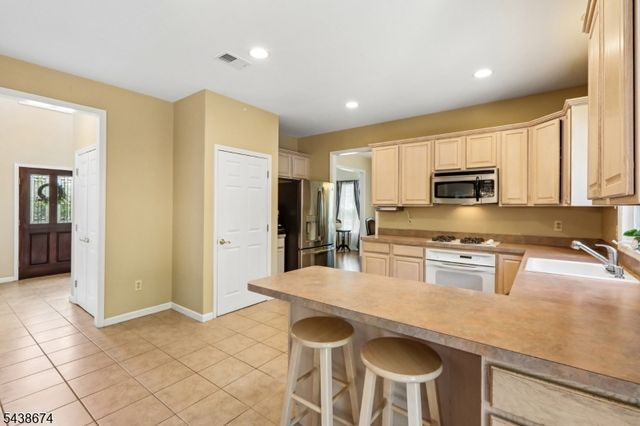 55 Sand Rd, Fairfield Twp., NJ 07004