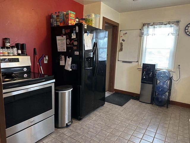 31 E 2ND STREET, Clintonville, WI 54929