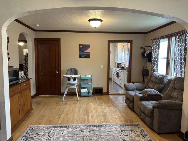 31 E 2ND STREET, Clintonville, WI 54929
