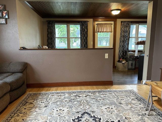 31 E 2ND STREET, Clintonville, WI 54929