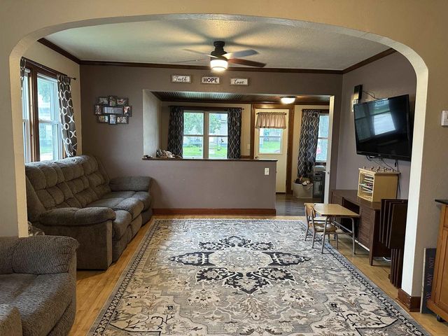 31 E 2ND STREET, Clintonville, WI 54929