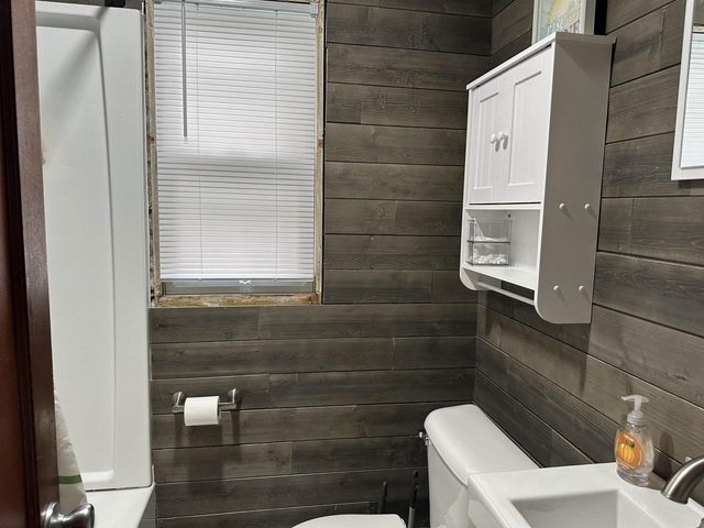 31 E 2ND STREET, Clintonville, WI 54929
