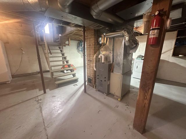 31 E 2ND STREET, Clintonville, WI 54929