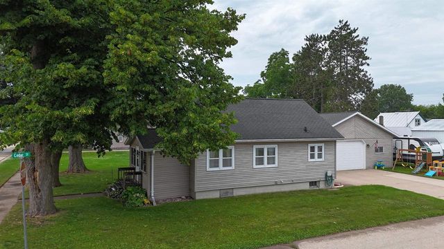31 E 2ND STREET, Clintonville, WI 54929