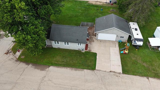 31 E 2ND STREET, Clintonville, WI 54929