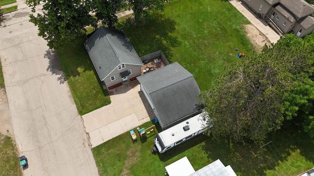 31 E 2ND STREET, Clintonville, WI 54929