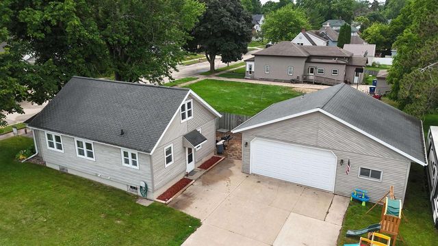 31 E 2ND STREET, Clintonville, WI 54929