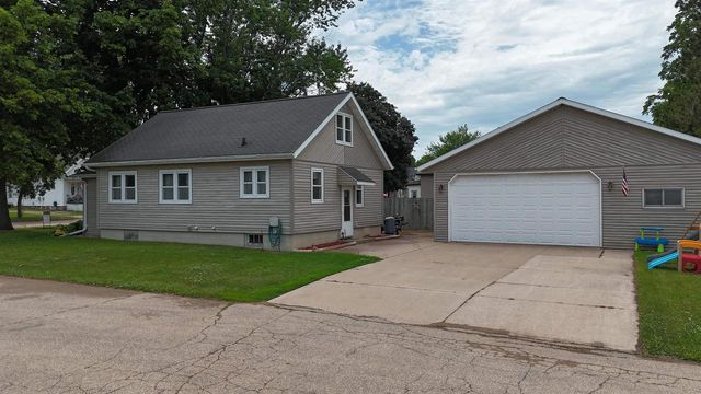 31 E 2ND STREET, Clintonville, WI 54929